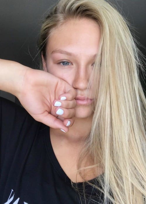 autumn-miller-in-a-selfie-as-seen-in-september-2017 Autumn Miller in a selfie as seen in September 2017