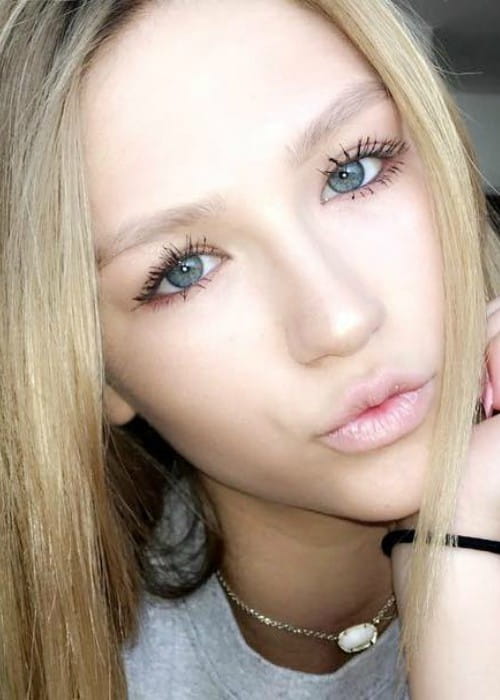 autumn-miller-in-an-instagram-selfie-as-seen-in-may-2017 Autumn Miller in an Instagram selfie as seen in May 2017