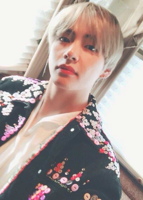 kim-tae-hyung-in-a-selfie-as-seen-in-november-2017 Kim Tae-hyung in a selfie as seen in November 2017