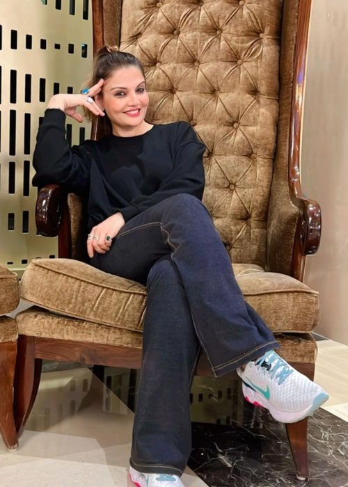 deepshikha-nagpal-as-seen-while-smiling-for-a-picture-in-june-2022 Deepshikha Nagpal as seen while smiling for a picture in June 2022
