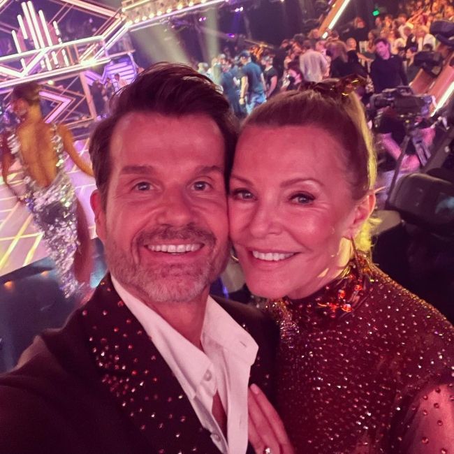 Louis Van Amstel seen taking a selfie with Cheryl Ladd in September 2022 (Louis Van Amstel / Instagram) Louis Van Amstel seen taking a selfie with Cheryl Ladd in September 2022