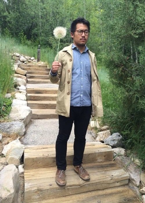 Daniel Kwan posing for a picture with a dandelion in July 2014 (Daniel Kwan / Instagram) Daniel Kwan posing for a picture with a dandelion in July 2014