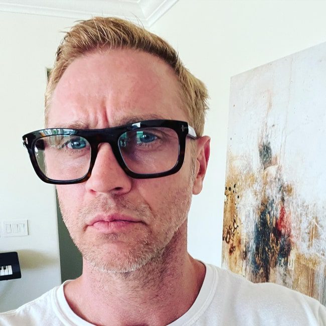 Devon Sawa as seen while taking a selfie in September 2022 (Devon Sawa / Instagram) Devon Sawa as seen while taking a selfie in September 2022