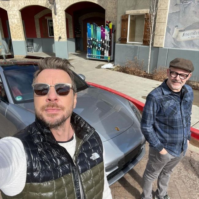 Rob Corddry (right) seen in an Instagram picture with Dax Shepard in 2021 (Dax Shepard / Instagram) Rob Corddry (right) seen in an Instagram picture with Dax Shepherd in 2021