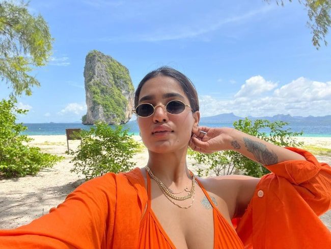 Saniya Iyappan as seen while taking a selfie in Krabi, Thailand in July 2022 (Saniya Iyappan / Instagram) Saniya Iyappan as seen while taking a selfie in Krabi, Thailand in July 2022